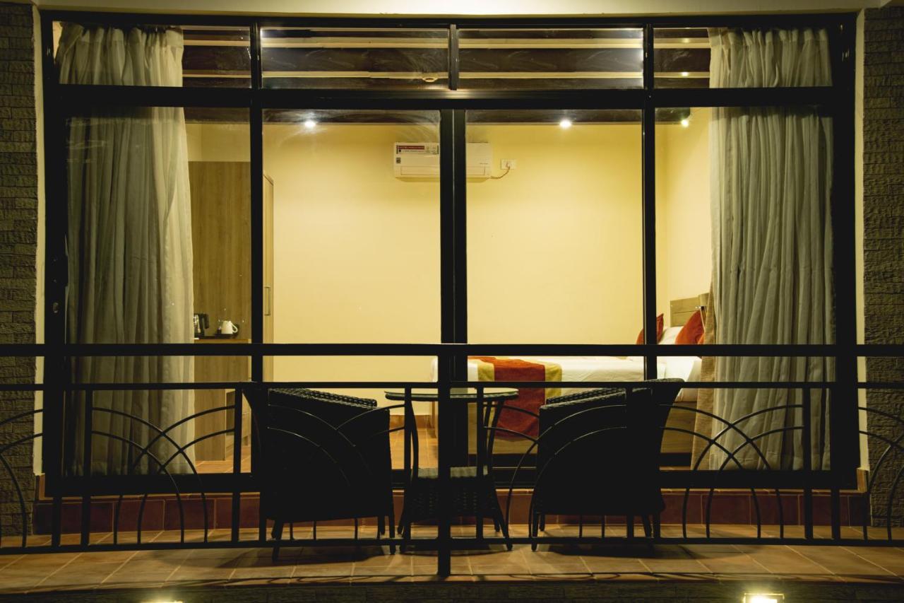 Gateway Himalaya Resort Ghanpokhara ภายนอก รูปภาพ